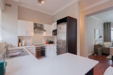 Modern Apartment In Rosebank Johannesburg Exterior photo